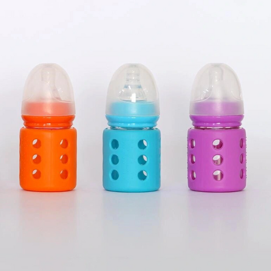 Discover the perfect blend of functionality and charm with our 60ml Adorable Glass Baby Feeder. Designed with a silicone cover featuring whimsical hole patterns and adorned with cute color patterns, this feeder is as delightful as it is practical. Ensure your little one's mealtime is both safe and stylish with this must-have accessory.