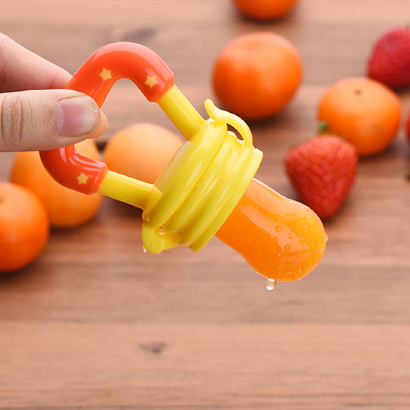 Baby fruit feeder pacifier with fresh fruit chunks - ideal for safe and enjoyable feeding experiences. Perfect for introducing solid foods to infants.