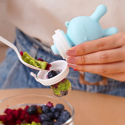 Discover the perfect solution for introducing fruits to your baby with our Rabbit Design Baby Fruit Feeder! Featuring an inflatable squeezer, this feeder offers both safety and convenience. Ideal for little ones starting solids, it's a must-have for every parent. Shop now for a mess-free and enjoyable feeding experience!