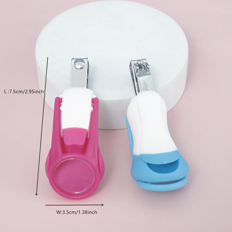 With our Baby Nail Cutter, which has an integrated magnifying glass, you can make sure that your baby's nails are trimmed precisely and safely. Trim with comfort and confidence. ideal for little nails. Available on Babyfairy.pk. Place your order right away!