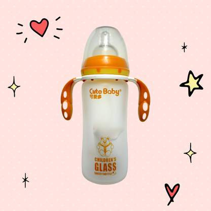 Discover the Wide Neck Glass Baby Feeder with Handles from Cute Baby Brand on Babyfairy.pk! Made from BPA-free materials, this 280ml feeder is perfect for babies 6+ months. Features include sturdy plastic handles and a secure cap. Available in adorable orange and pink colors. Safe, practical, and charming for your little one's feeding needs!